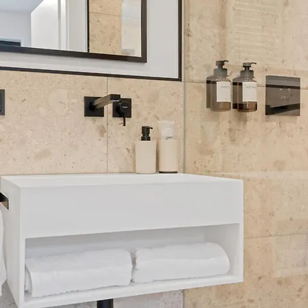 1-2 Personen - Parkplatz - Fahrradgarage - Zentrum - Kueche - Klima דירה