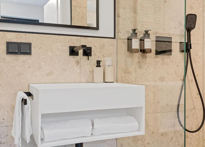 1-2 Personen - Parkplatz - Fahrradgarage - Zentrum - Kueche - Klima Apartamento