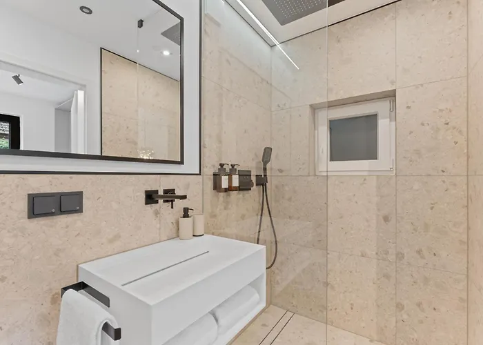 1-2 Personen - Parkplatz - Fahrradgarage - Zentrum - Kueche - Klima